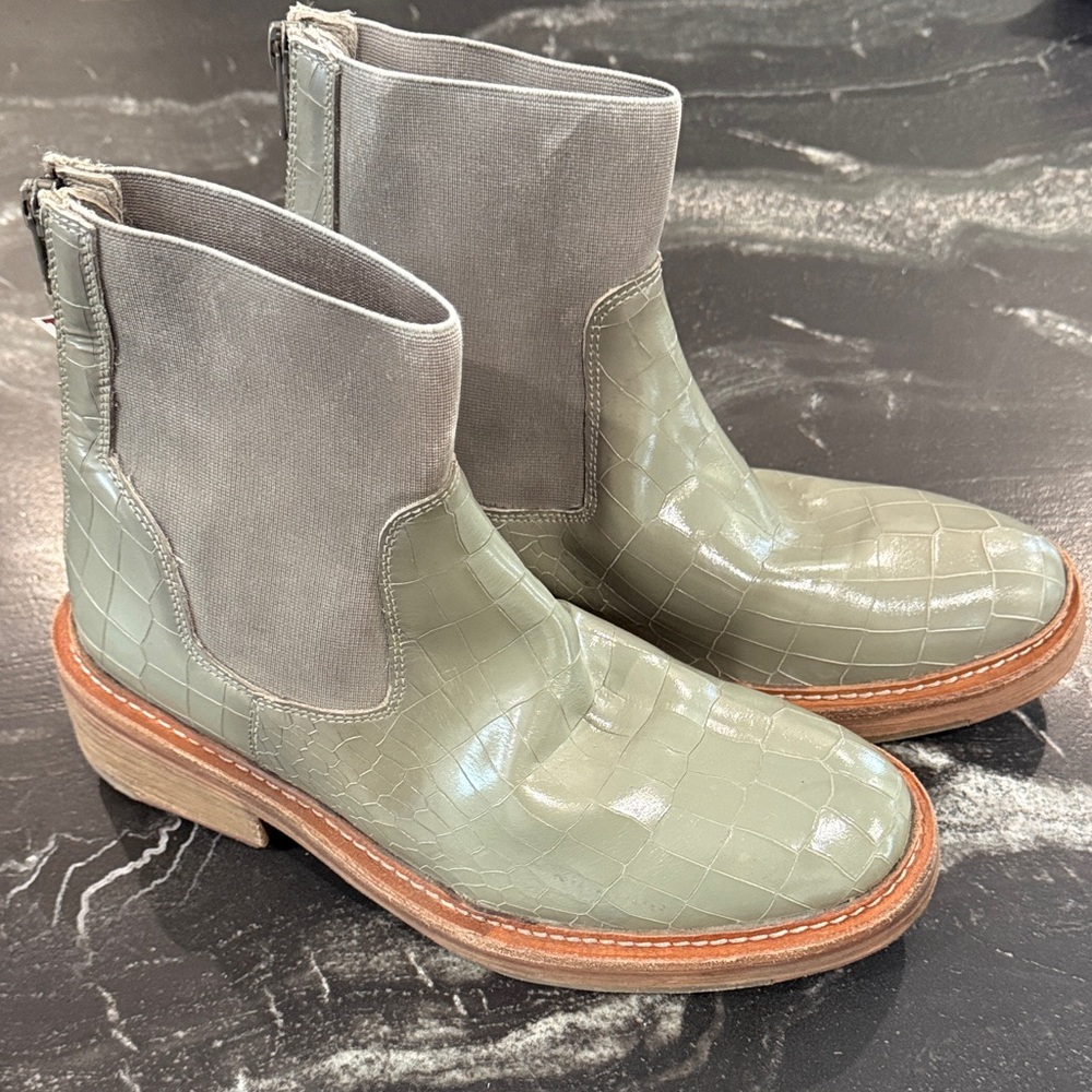 NWT Free People Croc-Embossed Ankle Boots size 7.5 (38)